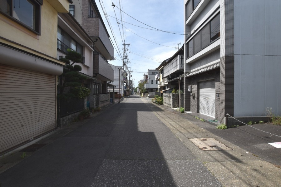 中古戸建　岐阜市昭和町１丁目　昭和５５年築の前面道路含む現地写真|前面道路