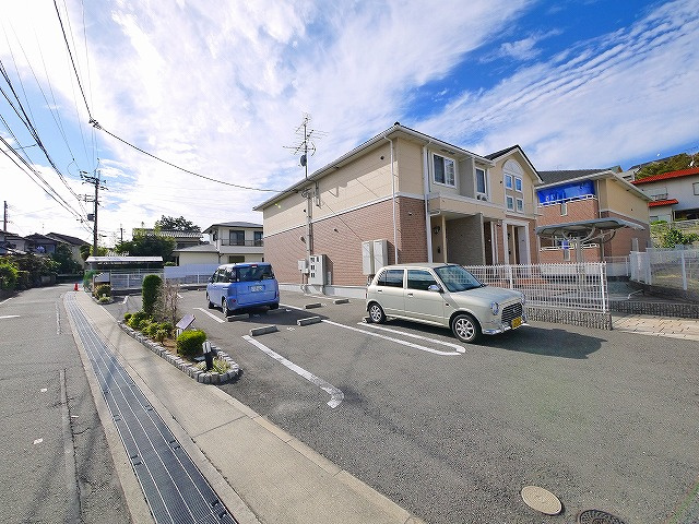 ジェルメ中山Ａの駐車場|駐車場に車を止められます