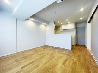 【外観】 | ●弊社売主！直接販売！仲介手数料無料！
●新規内装スケルトンフルリノベーション
●10階南西角部屋！陽当たり眺望良好！
●徒歩10分圏内3駅6路線利用可！
●ペット犬猫飼育可能！
