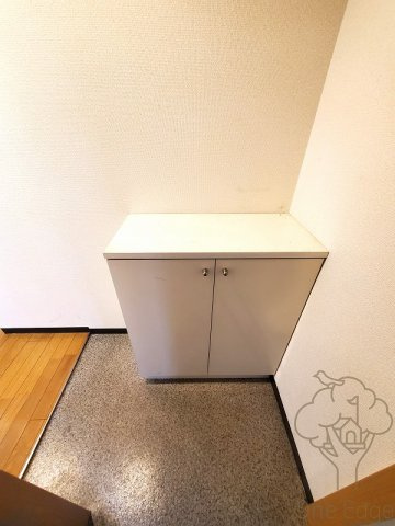 サーペント中津の玄関