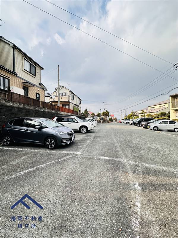 レイクタウン屋形原7棟の駐車場