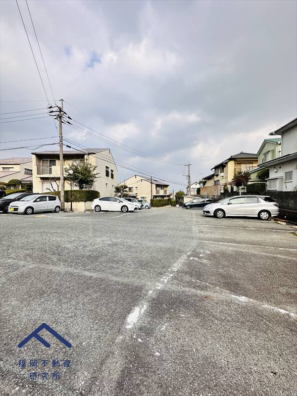 レイクタウン屋形原7棟の駐車場