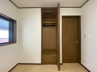 【収納】 | 北五葉５丁目　中古戸建 | クローゼット付きでお洋服もかけられます。