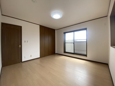 【洋室】 | 北五葉５丁目　中古戸建 | 2階洋室約8.0帖です。