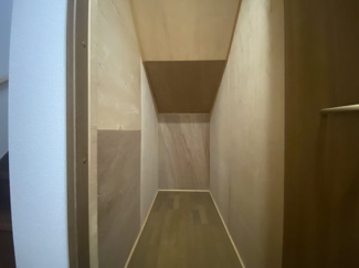 【収納】 | 北五葉５丁目　中古戸建 | 階段下のデッドスペースもうまく収納にしております。