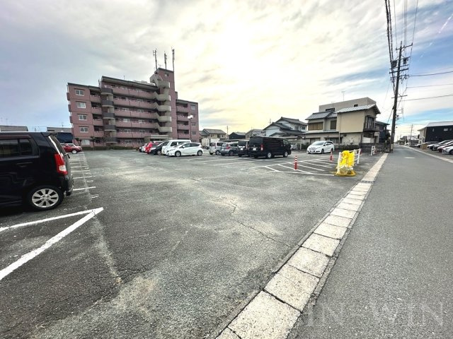 ナチュールフジの駐車場