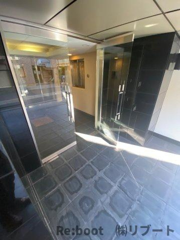 エスポワール本八幡のエントランス