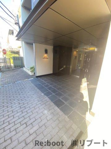 エスポワール本八幡のエントランス