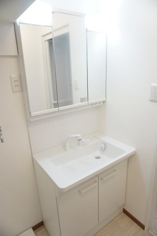 中古戸建　四條畷市中野3丁目（平成8年築）の独立洗面台