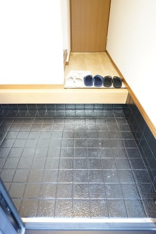 中古戸建　四條畷市中野3丁目（平成8年築）の玄関