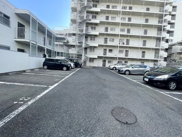 グランドプラザ御崎公園の駐車場