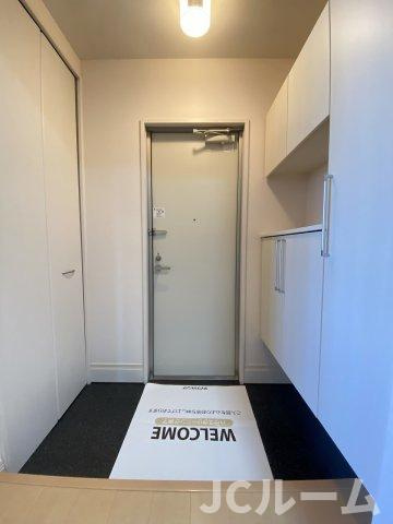 ハイツ９４３ Aの玄関