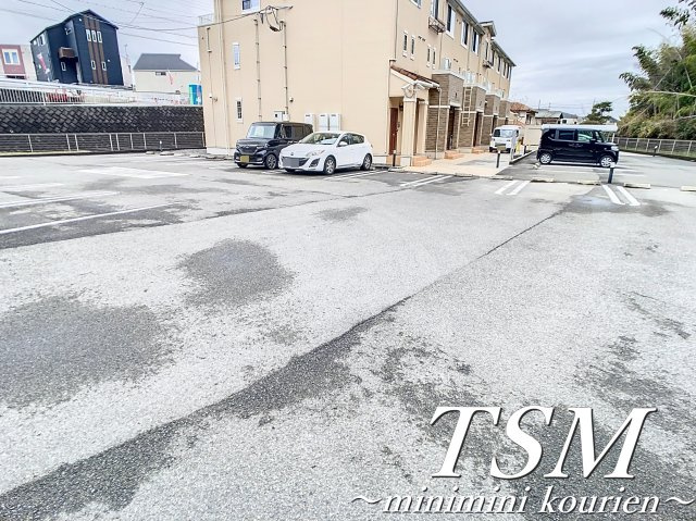 フェニックス・Ｍの駐車場