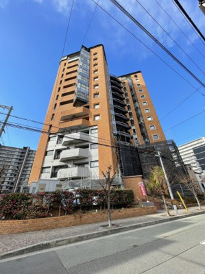 【外観】 | 朝日プラザアルティマタワーズ | ホテルライクなデザイン性のある居住空間！開放感たっぷりの洗面室と浴室が特徴的で、毎日のバスタイムが癒し…という方に特におすすめの物件です！2駅利用可能なので電車でのお出かけもスムーズです。