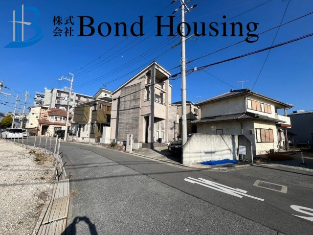 「勝美住宅施工」「オール電化」魚住町金ケ崎　築18年の前面道路含む現地写真