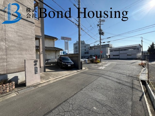 「勝美住宅施工」「オール電化」魚住町金ケ崎　築18年の前面道路含む現地写真