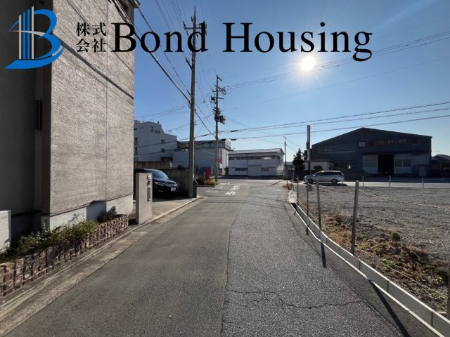 「勝美住宅施工」「オール電化」魚住町金ケ崎　築18年の前面道路含む現地写真