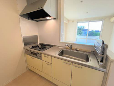 【キッチン】 | H・Iハイツ | 【H・Iハイツ】システムキッチン3口コンログリル付きでお料理の幅が広がります☆