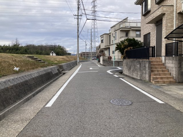 守山区桔梗平戸建の前面道路含む現地写真
