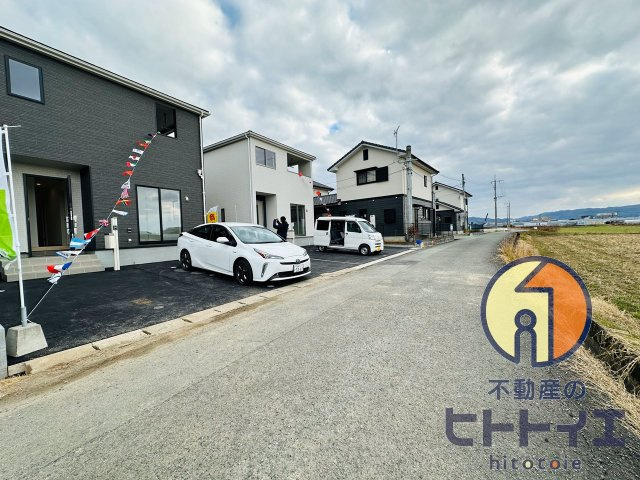 クレイドルガ-デン宅間田第1期の前面道路含む現地写真