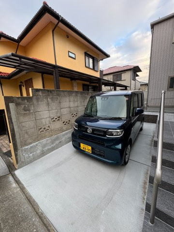 府中市四谷3丁目戸建の駐車場