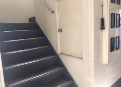 【防犯設備】 | ホワイトウィング片倉Ⅱ | 室内の防犯設備もチェックしましょう！モニター付きインターホンが設置されているか、防犯シャッターが設備されているか、ベランダに人が上がってきにくい高さかなどチェックしておくと入居後も安心できるでしょう。