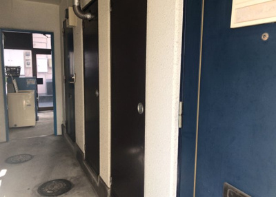 【その他共用部分】 | ホワイトウィング片倉Ⅱ | 共用部分は、一棟の建物に住む区分所有者全員が共同で所有するとし、共用部分の管理、補修などは、区分所有者で形成される管理組合が行います。個人の判断で勝手に変更することはできませんので覚えておきましょう。