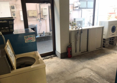 【設備】 | ホワイトウィング片倉Ⅱ | 共有部分は、住民なら誰もが使える設備のこと。例えば駐車場やエレベーター、インターネット設備、セキュリティ設備などがあります。他にも、マンションの廊下・外部階段やエントランス・ゴミ置き場などがあります。