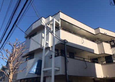 【構造・工法・仕様】 | ホワイトウィング片倉Ⅱ | ＳＲＣ造は強度や耐震性の面でもRC造と比べて優れています。そのため、10階建以上の高層または超高層マンションなどの建築にも多く採用されています。柱や梁などのサイズが小さくても高い耐震性を確保できます。