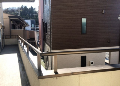 【内装】 | ホワイトウィング片倉Ⅱ | 共有部分は、住民なら誰もが使える設備のこと。例えば駐車場やエレベーター、インターネット設備、セキュリティ設備などがあります。他にも、マンションの廊下・外部階段やエントランス・ゴミ置き場などがあります。