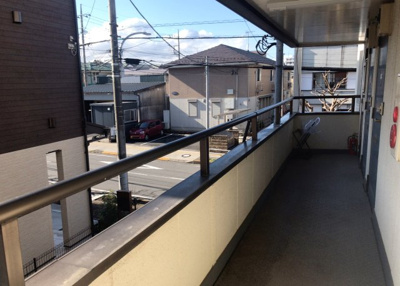 【内装】 | ホワイトウィング片倉Ⅱ | 共用部分は、一棟の建物に住む区分所有者全員が共同で所有するとし、共用部分の管理、補修などは、区分所有者で形成される管理組合が行います。個人の判断で勝手に変更することはできませんので覚えておきましょう。