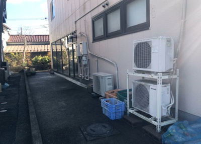 【駐車場】 | ホワイトウィング片倉Ⅱ | 駐車場と明記されていても、最小スペースでつくられた駐車場だと大型車は駐車できなかったり、出入りしにくくなったりする可能性があります。お車のサイズと購入したい物件の駐車場のサイズを現地で確認しましょう。