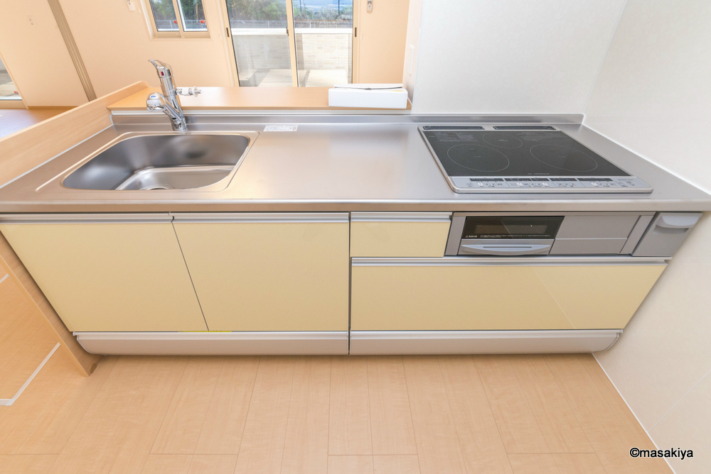 バン・ド・ソレイユのキッチン|カウンターキッチン　IHクッキングヒーター付き