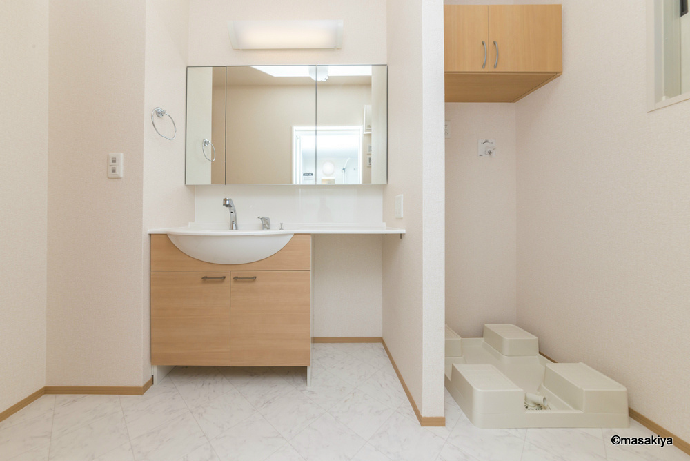 バン・ド・ソレイユの洗面所|洗面・脱衣　シャンプードレッサー付き。