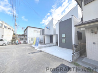 【前面道路含む現地写真】