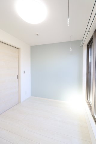 モンテ・ソラーレの寝室|広くて明るい寝室