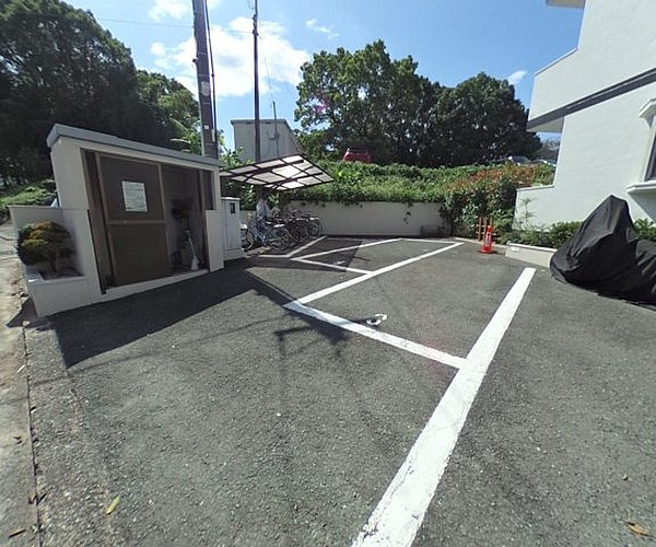 エトランゼ宮本3の駐車場