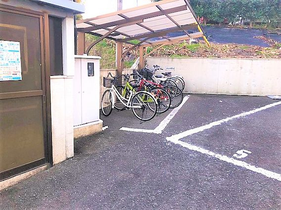 エトランゼ宮本3の駐車場
