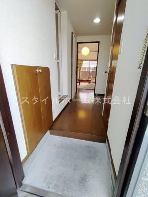 【玄関】 | セザンヌ小鷹野２ | 別部屋写真です。