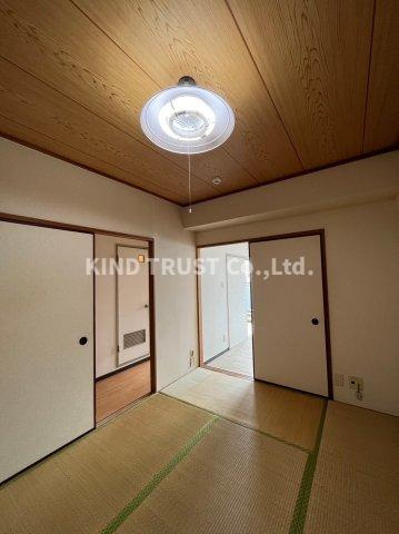 中崎西ハイツの和室|ゆったりとくつろげる和室です