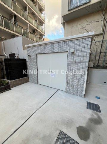 プレジオ天神橋ASIANの駐車場