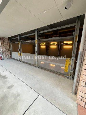 プレジオ天神橋ASIANの駐車場