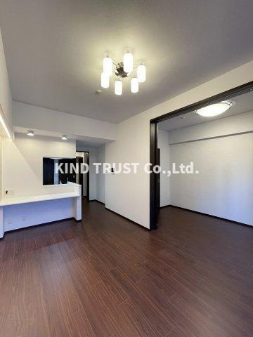 プレジオ天神橋ASIANの居間・リビング|ゆったり過ごせるリビングです