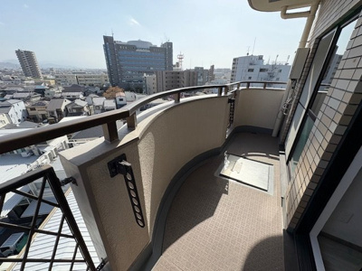 【バルコニー】 | 本町プラザ | 広々としたバルコニーです