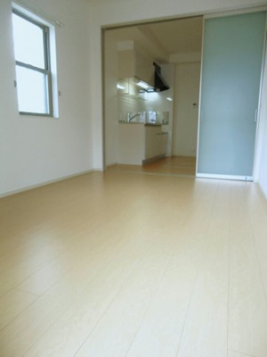 【居間・リビング】 | カーサ下五井 | ゆったりとしたリビングです