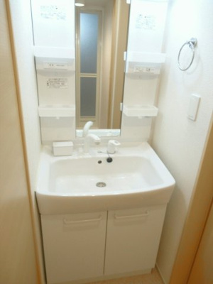 【洗面所】 | カーサ下五井 | 明るい洗面所です