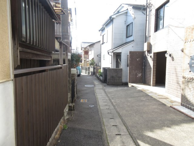 プル―リオン山科駅前の周辺|前面道路