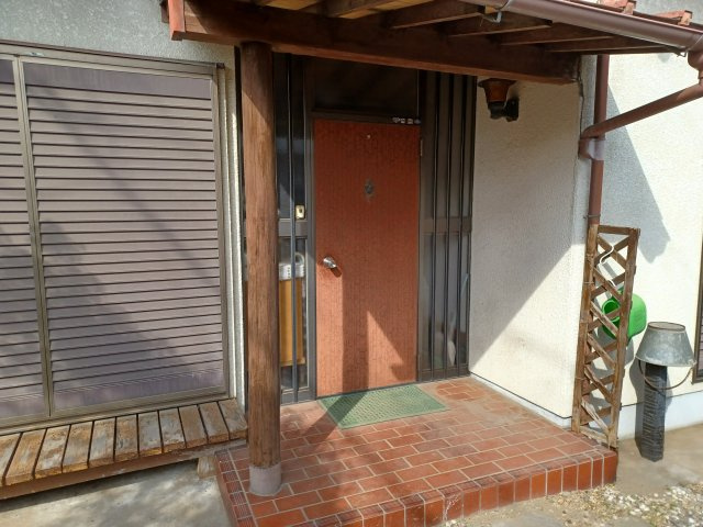 比企郡滑川町大字月輪  中古戸建の玄関
