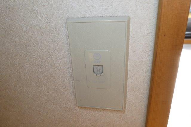 酒津秋山貸家の設備|電話モジュラー