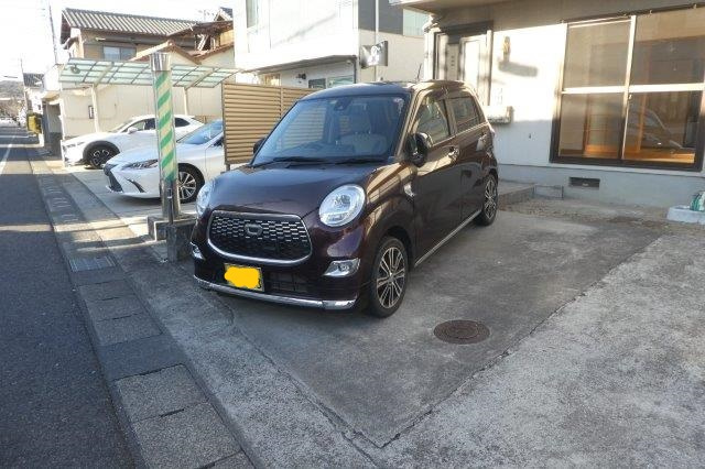 酒津秋山貸家の駐車場|サイズ要確認（前入居者は普通車）